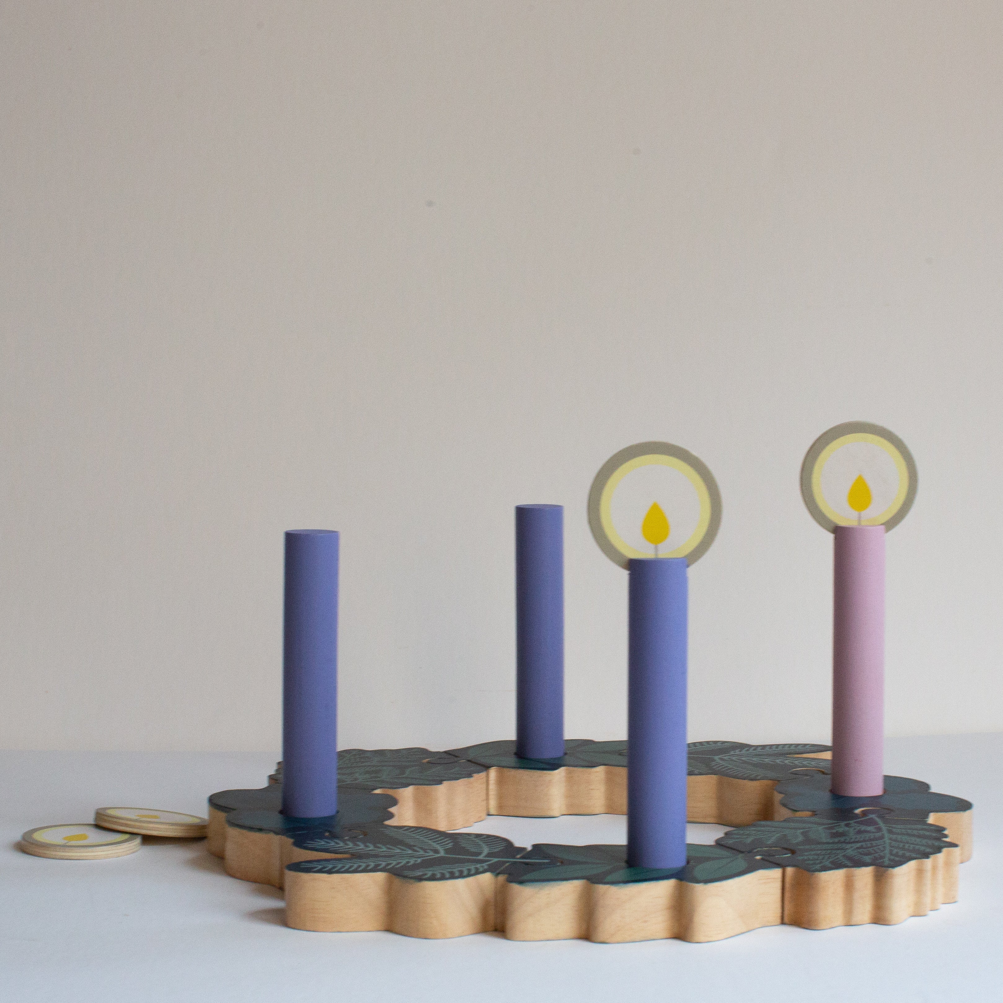 Double-sided Advent to Christmas Wooden Wreath Set - Image 3