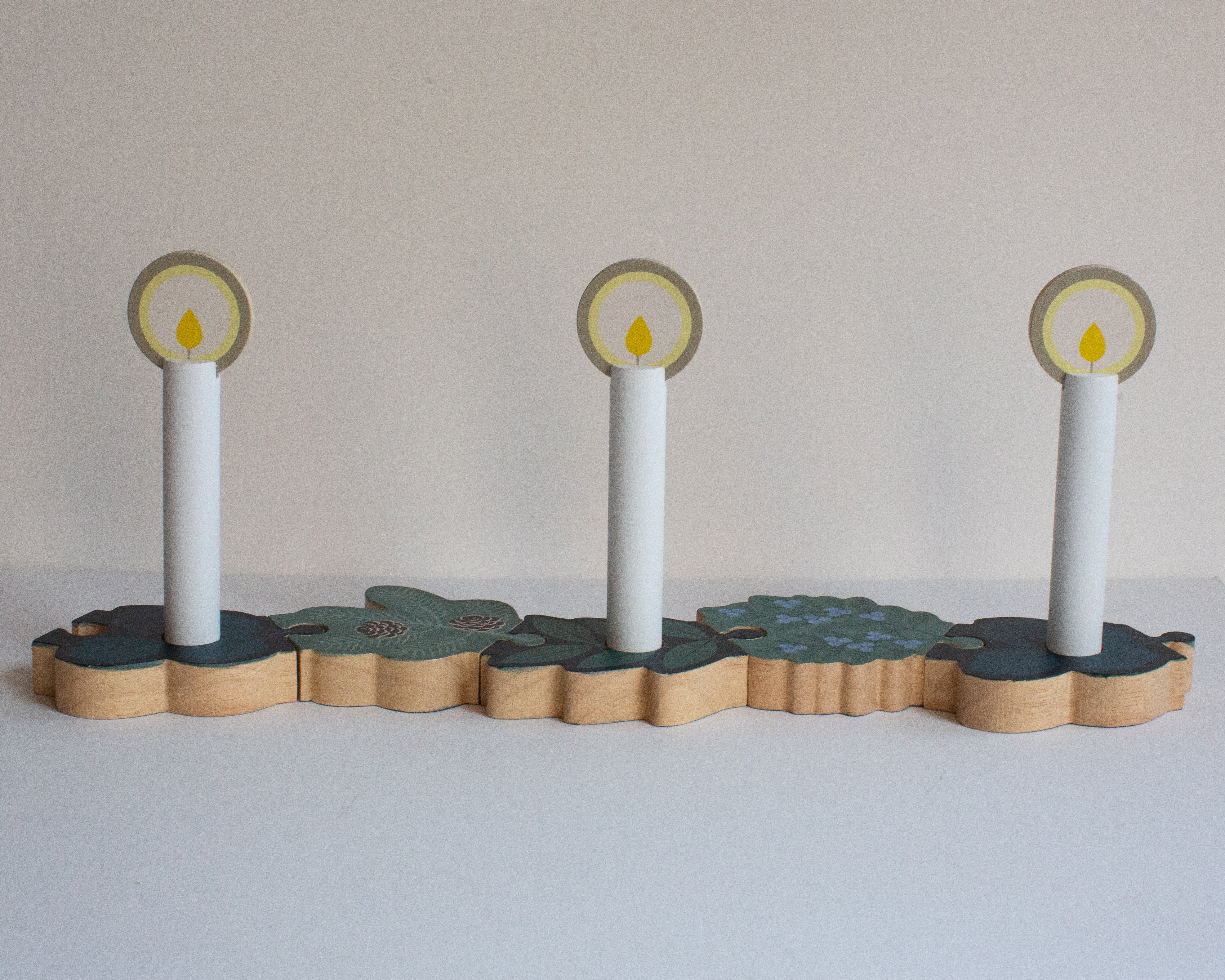 Double-sided Advent to Christmas Wooden Wreath Set - Image 6