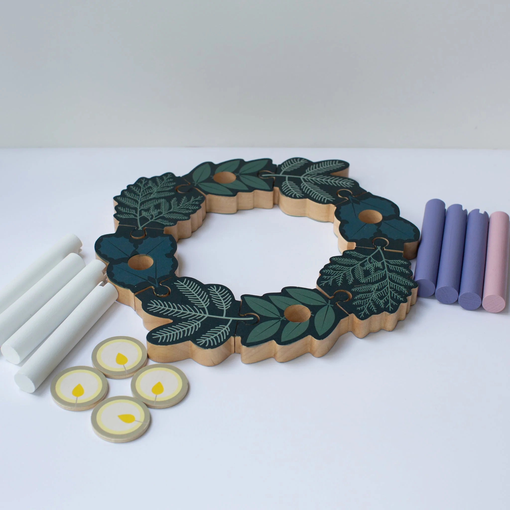 Double-sided Advent to Christmas Wooden Wreath Set - Image 7