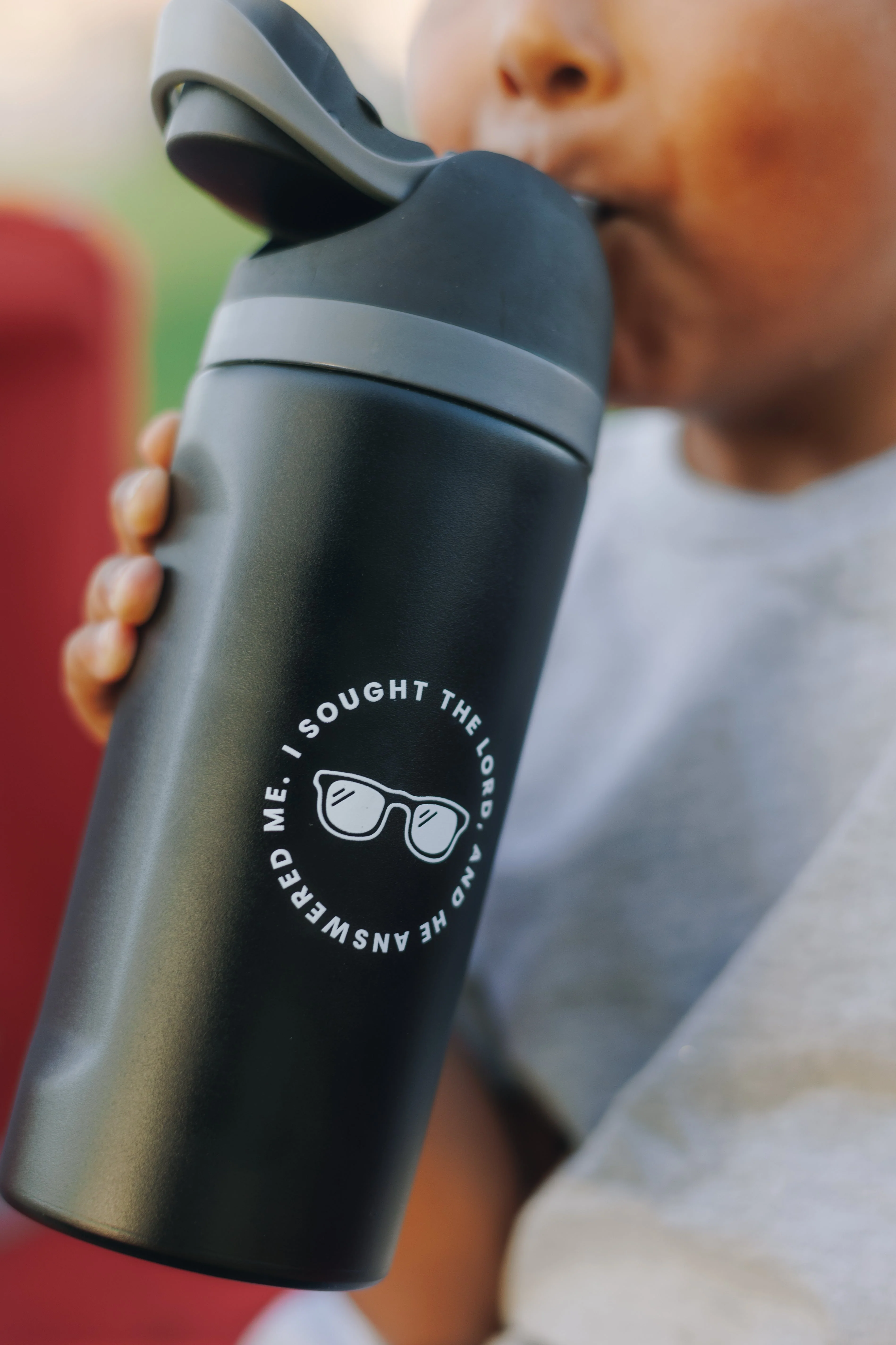 I Sought the Lord Black Kids Water Bottle - Image 4