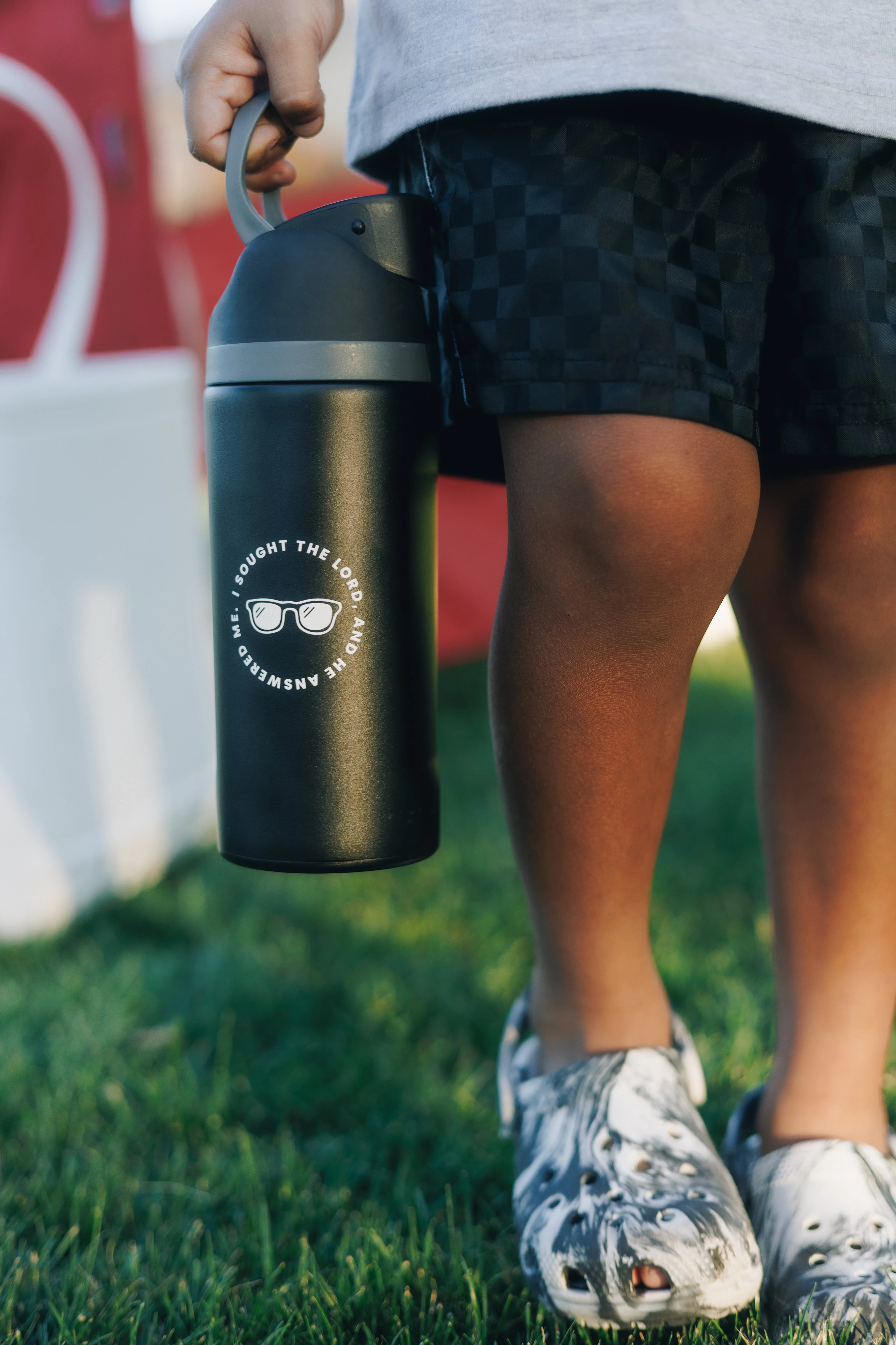 I Sought the Lord Black Kids Water Bottle - Image 5