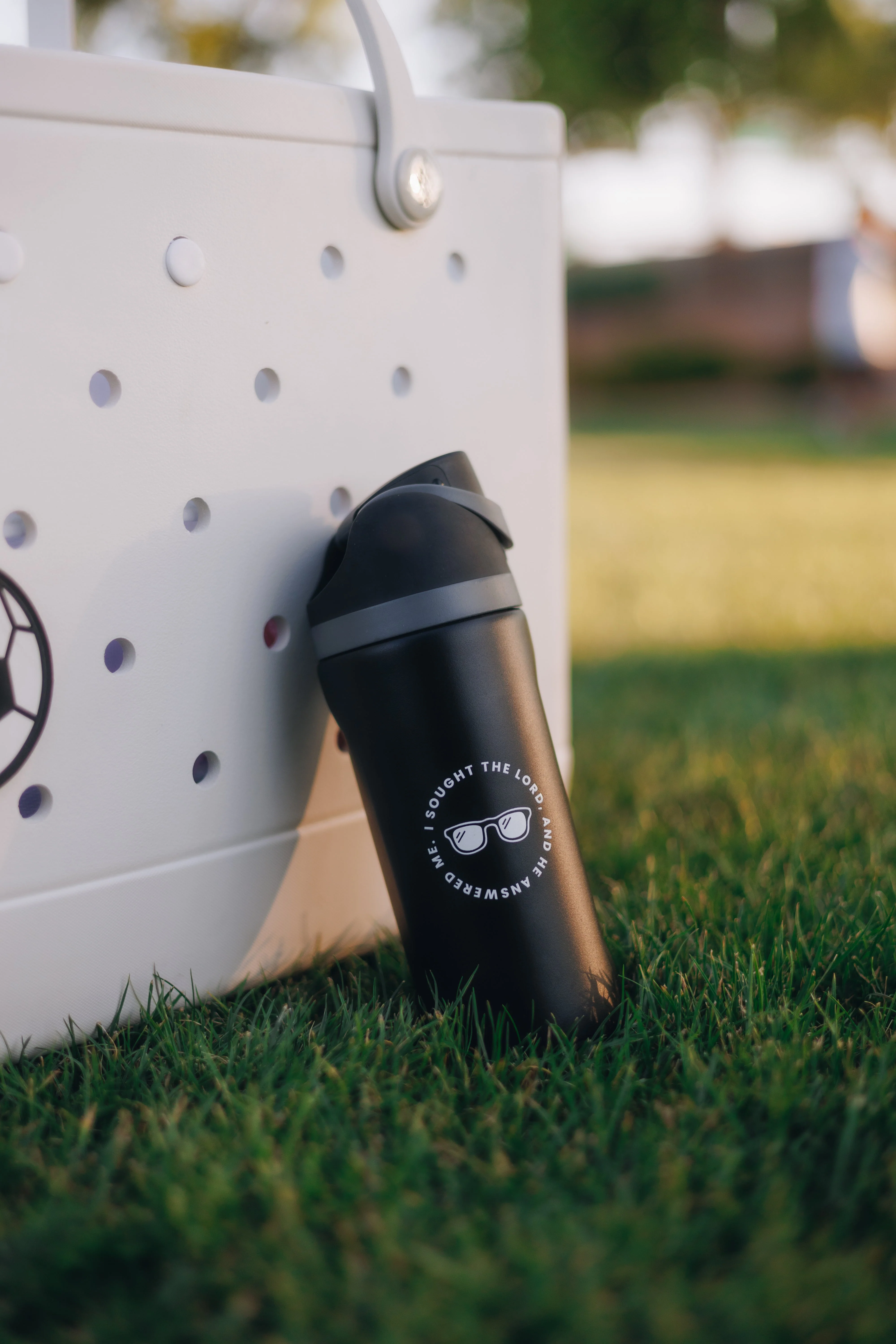 I Sought the Lord Black Kids Water Bottle - Image 7