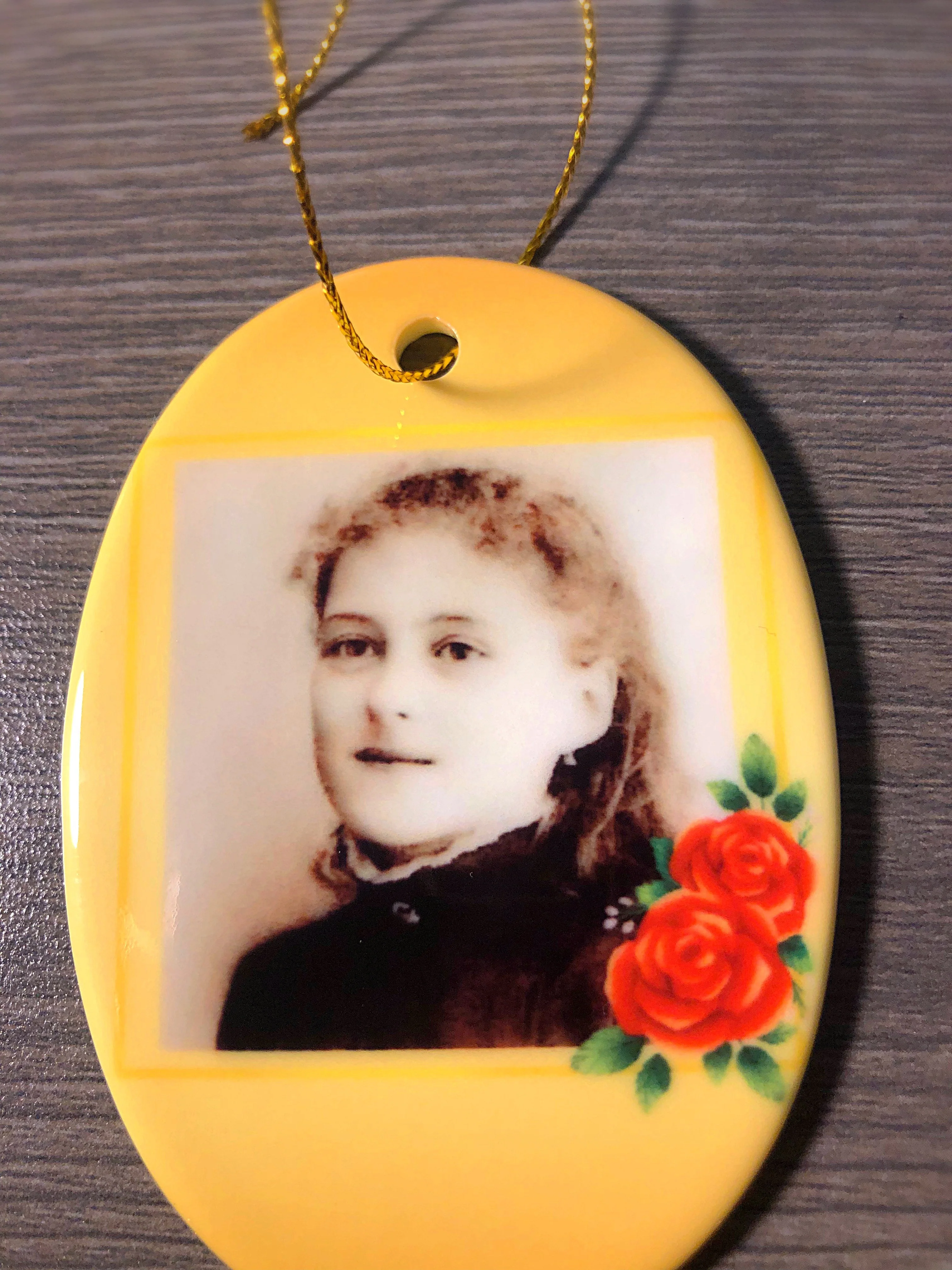 Saint Therese of Lisieux ceramic ornament - Image 4