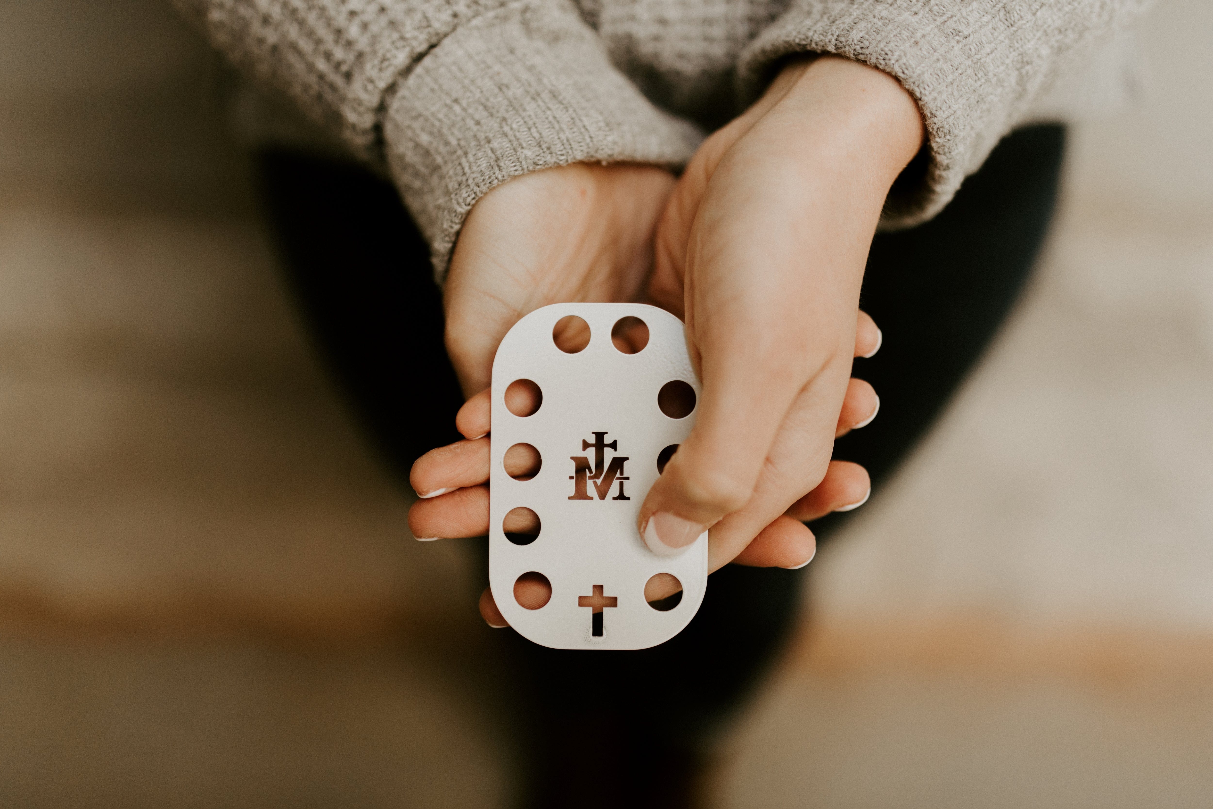 The Rosary Card | White - Image 3
