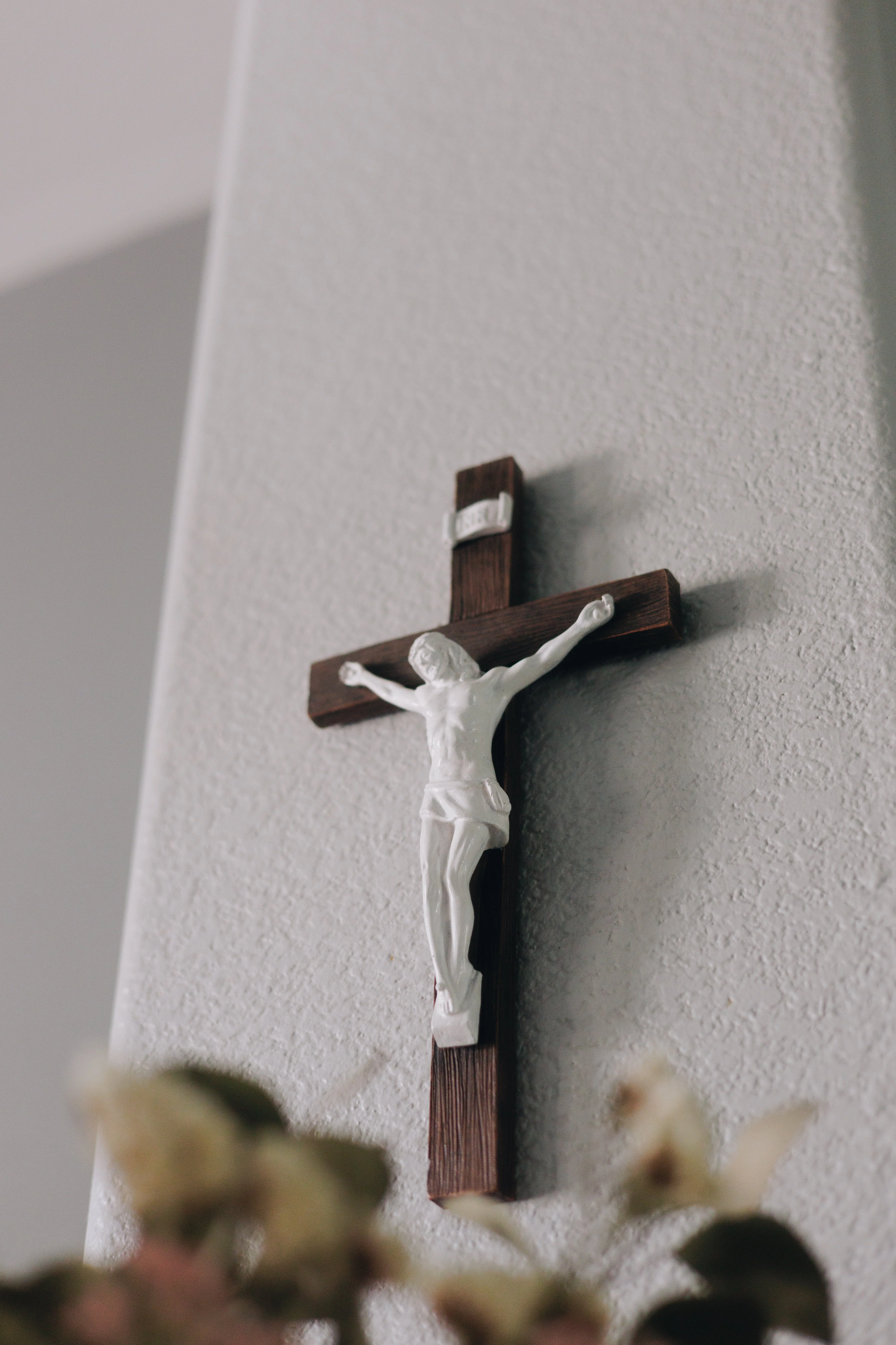 12" Wall Crucifix - Image 2