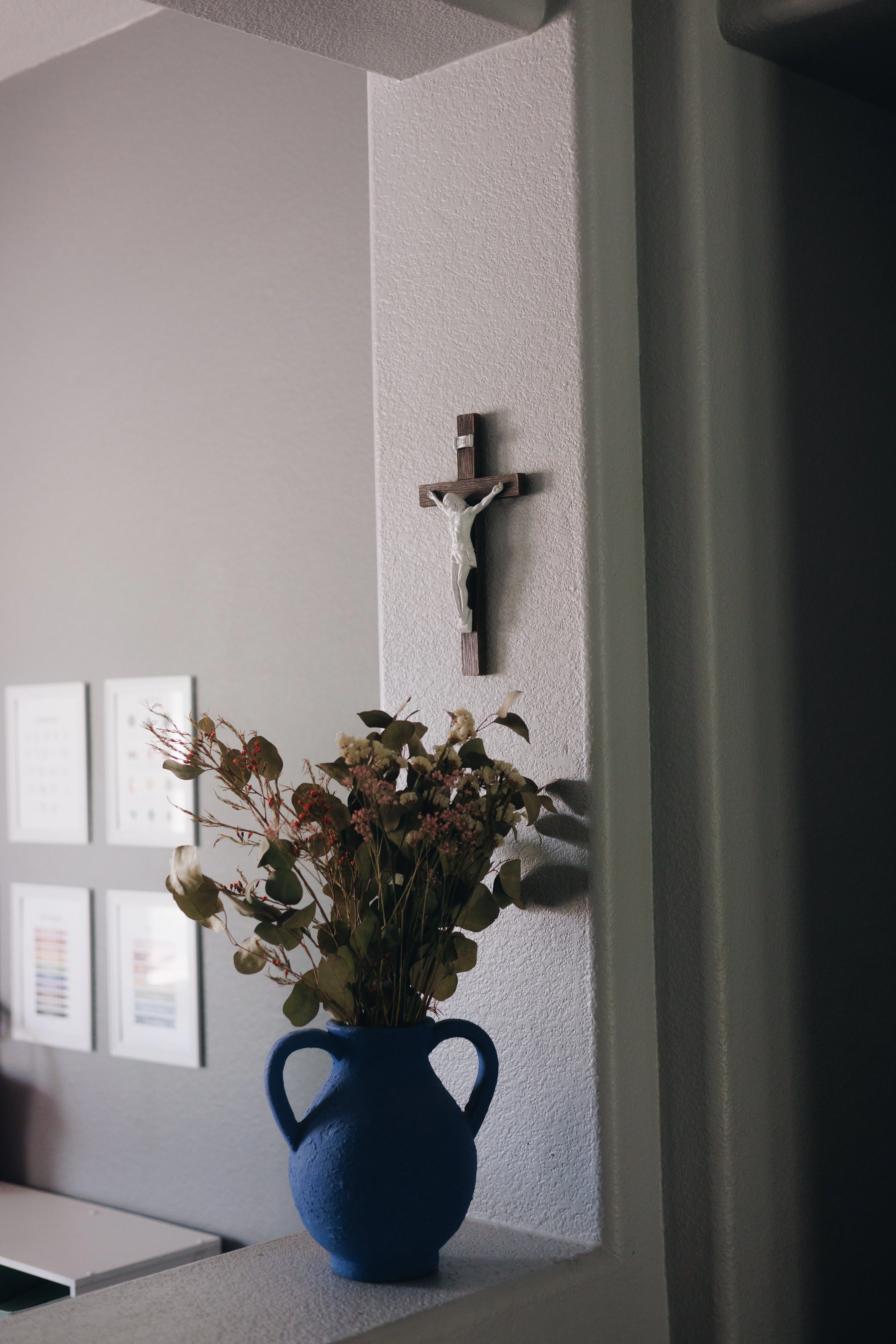 12" Wall Crucifix - Image 3