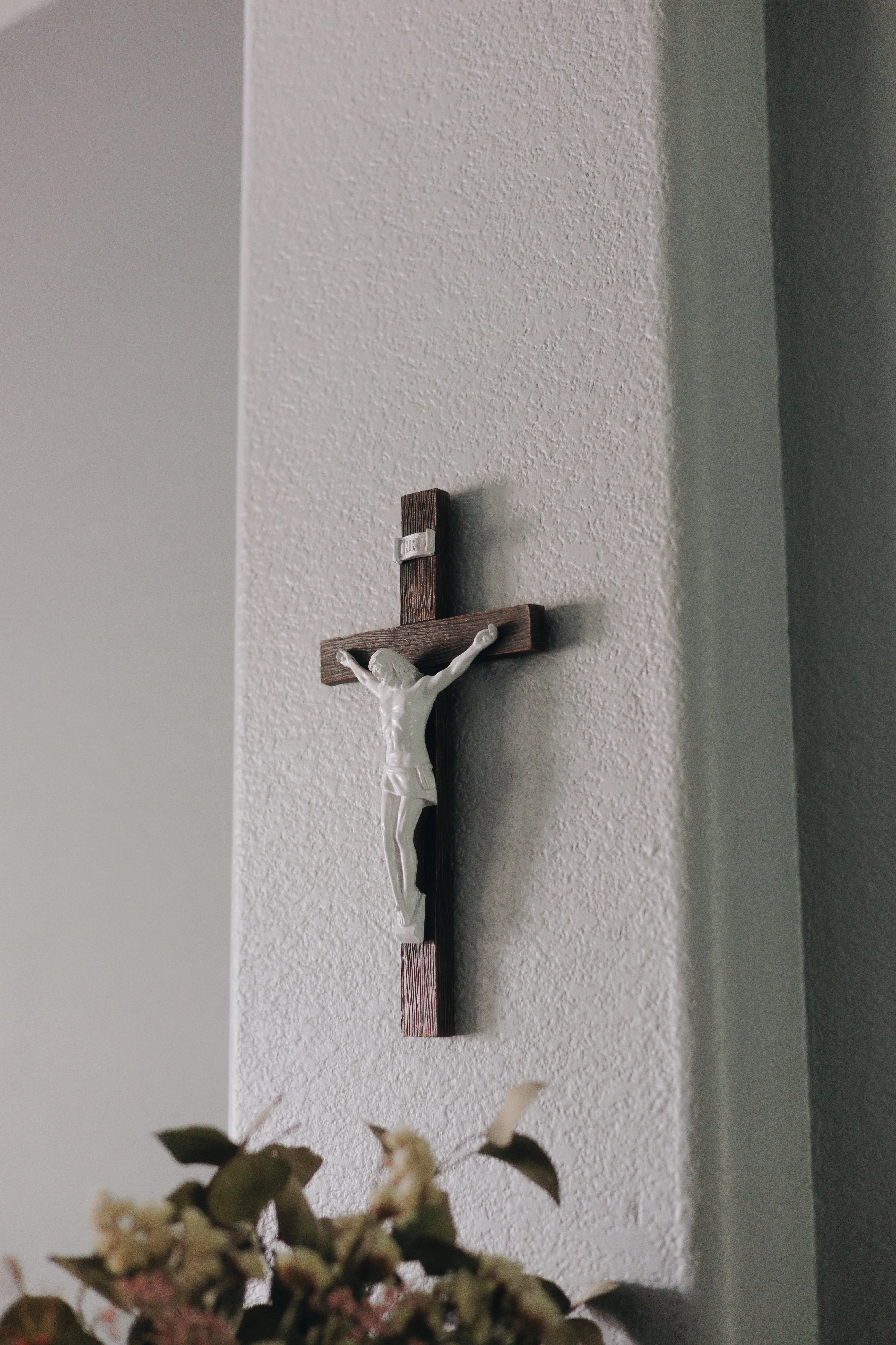 12" Wall Crucifix - Image 4