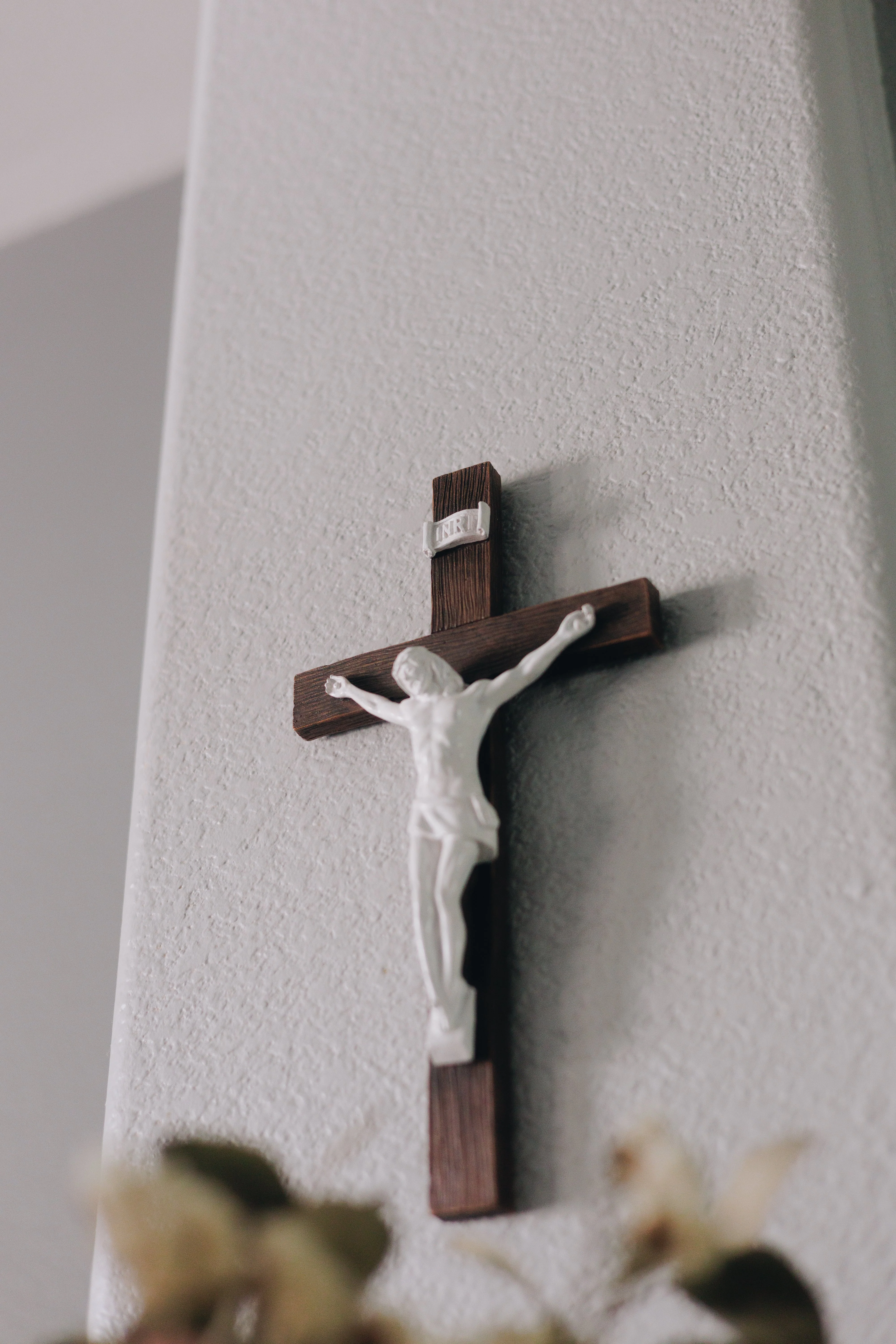 12" Wall Crucifix - Image 5