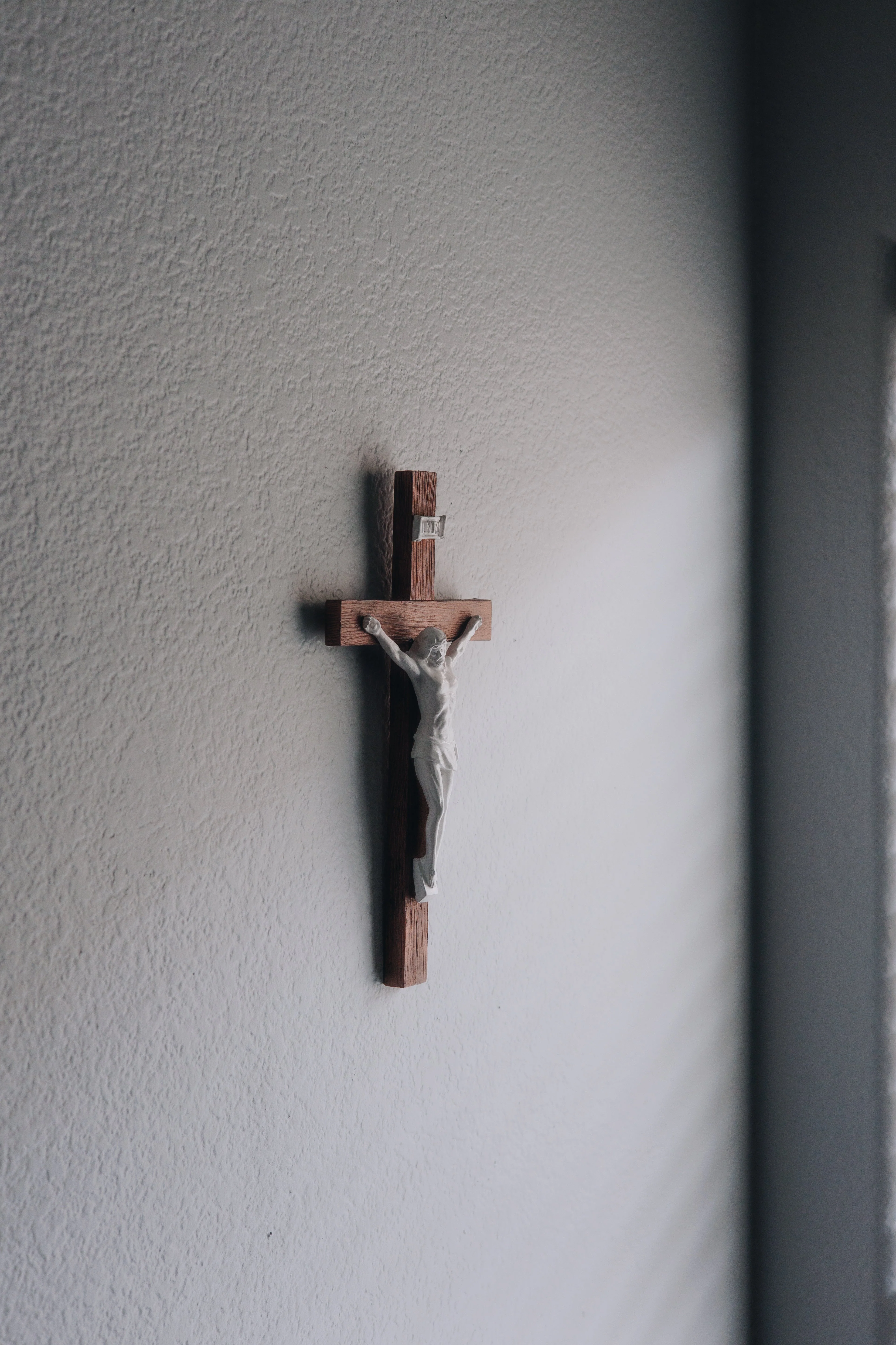 12" Wall Crucifix - Image 7